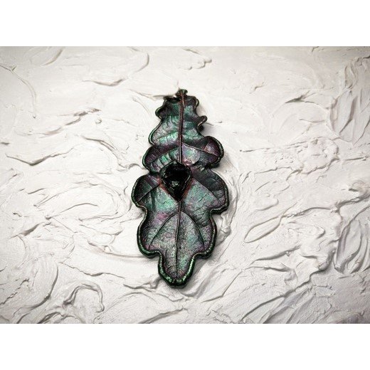 Gradient Oak Leaf With Eye Pendant Necklace