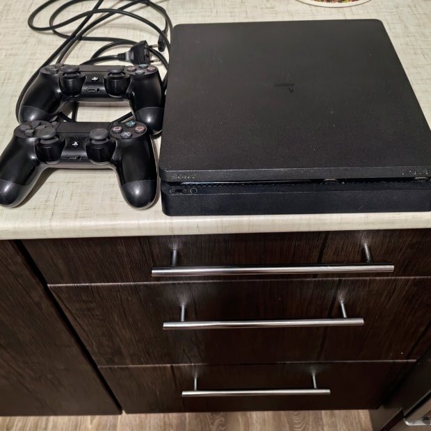 PS4 Slim 1tb