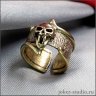 Gamor Rock with a Skull Ring