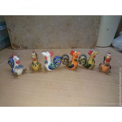 Sitting Rooster Figure