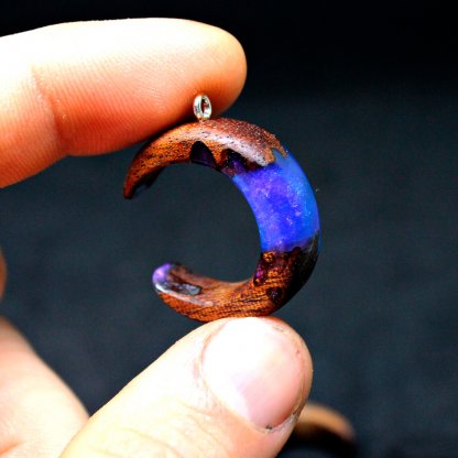 Shining Crescent V.2 Pendant Necklace