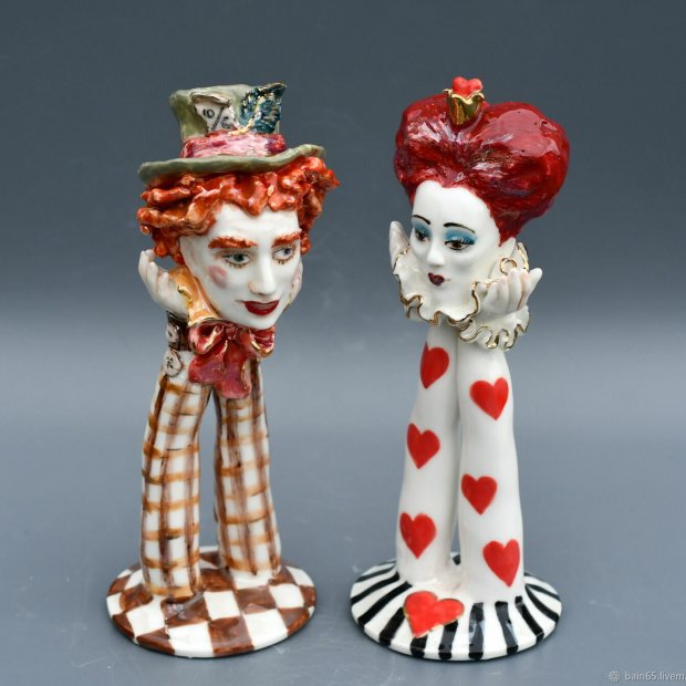 Porcelain Queen & Mad Hatter Figurine Set