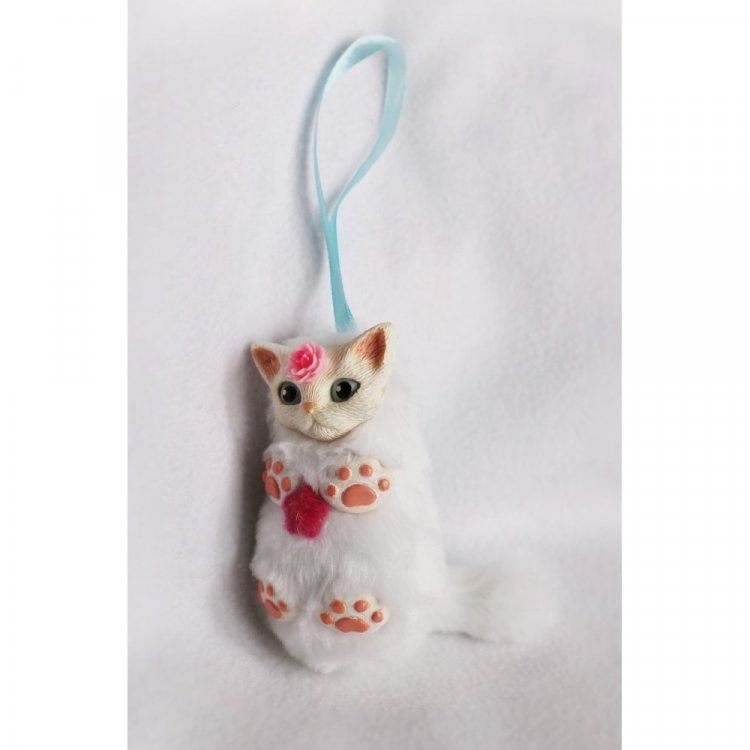 White Cat With Rose (11 cm) Plush Toy