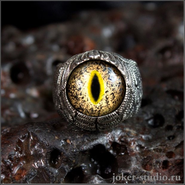 Angel Wings with Crocodile Eye Ring