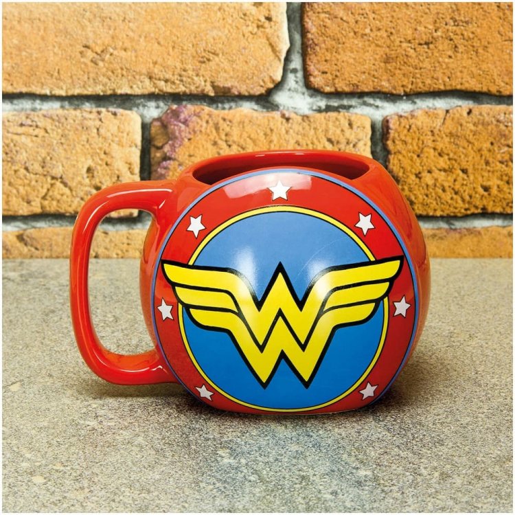 Paladone DC Comics - Wonder Woman Shield Shaped Mug