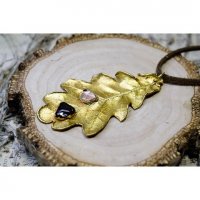 Drops On Leaf Pendant Necklace