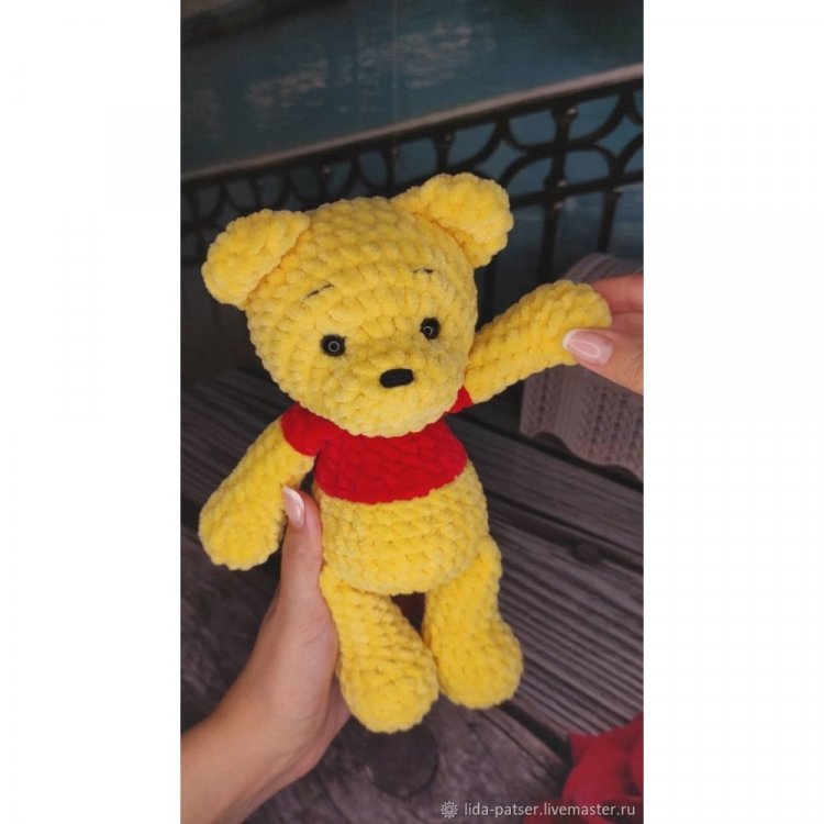 Disney - Winnie the Pooh (23 cm) Plush Toy