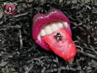 Lips Brooch