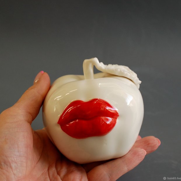 Porcelain apple "Fabulous"