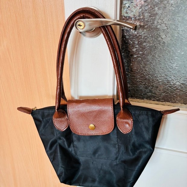 I’ll trade a 30x20 cm handbag for a bottle of milk.