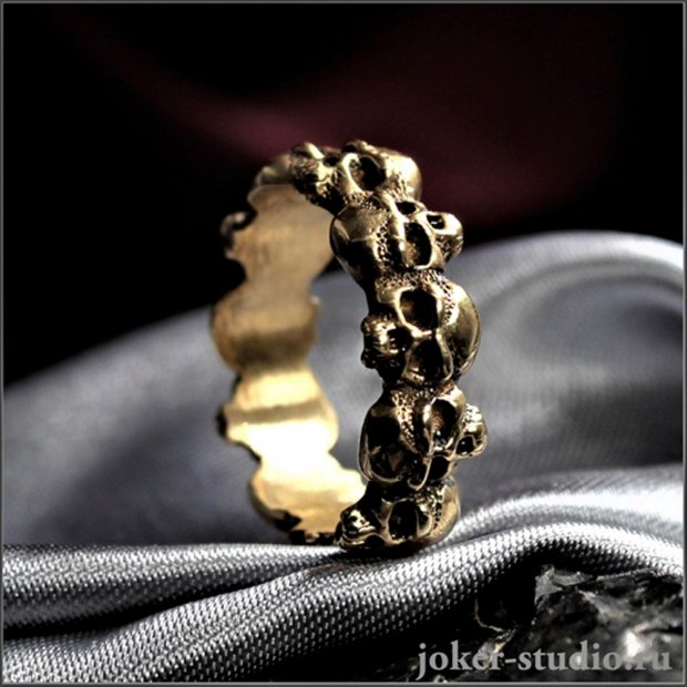 Undec with Skulls Ring