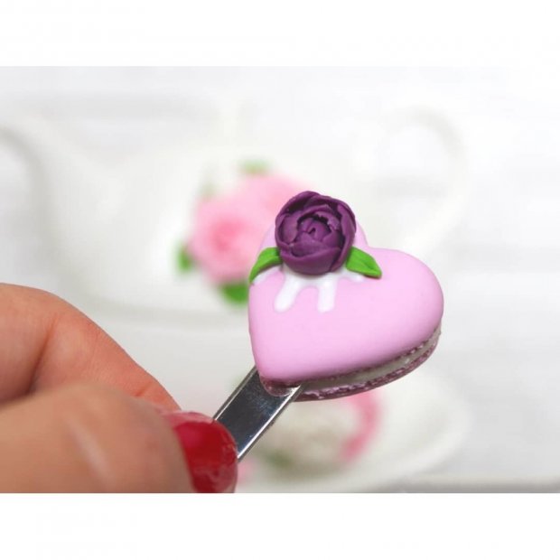 Heart Shaped Macaron Spoon With Decor