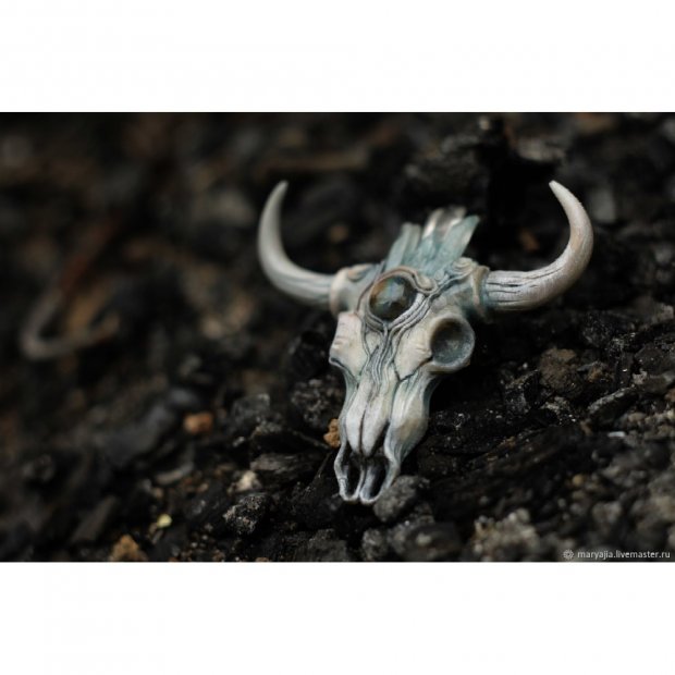 Crystal Cow Skull Pendant Necklace