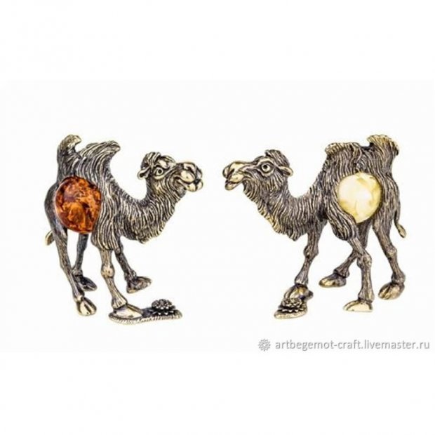 Roaming Camel Figure