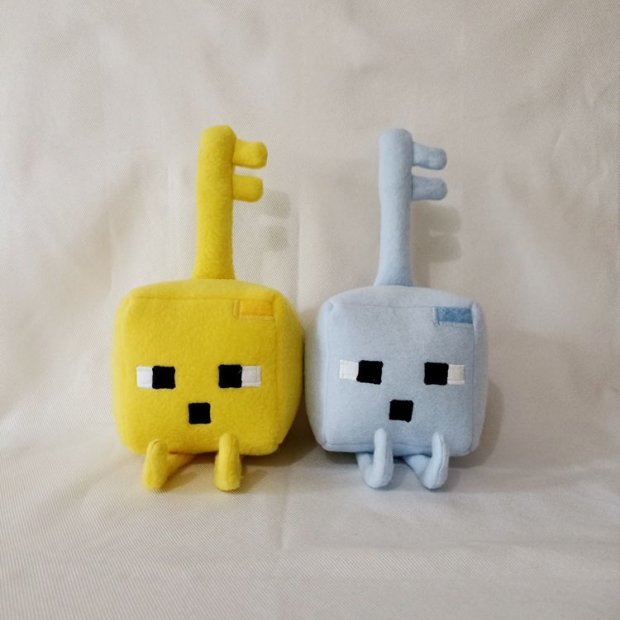 Pixel Guardian Plush Toy (22 cm) – Gold & Diamond Style