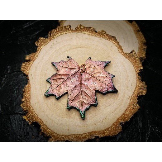 Gradient Maple Leaf Pendant Necklace