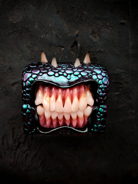 Mimic Chameleon Box