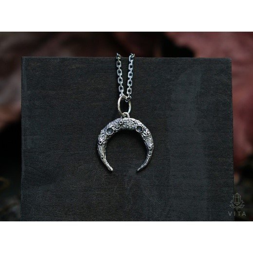 Crescent V.2 Pendant Necklace