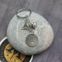 Harry Potter - 9 & 3/4 With Deathly Hallows Keychain