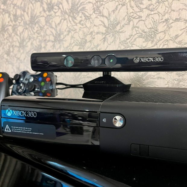 XBOX 360 + KINECT