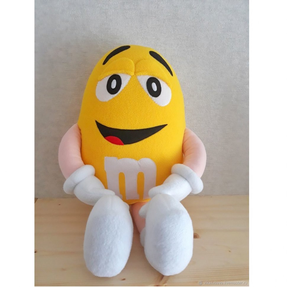 M&M 16 CHARACTER FACE PLUSH PILLOW - BLUE by M & M's 