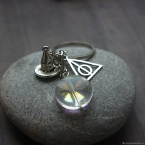 Harry Potter - Sorting Hat With Deathly Hallows Keychain