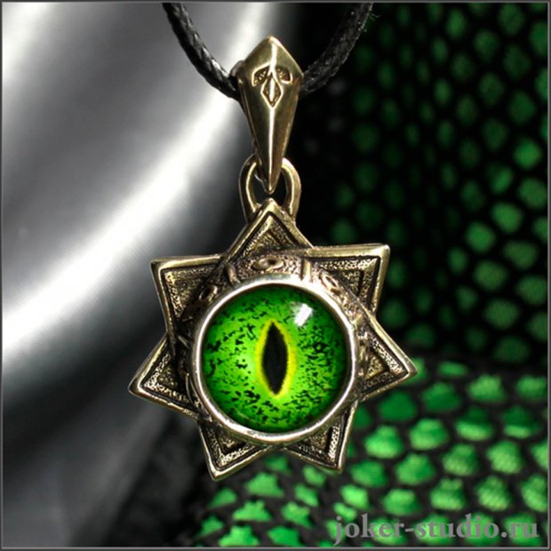 Magicians' Star with the Eye of the Nile Crocodile Pendant