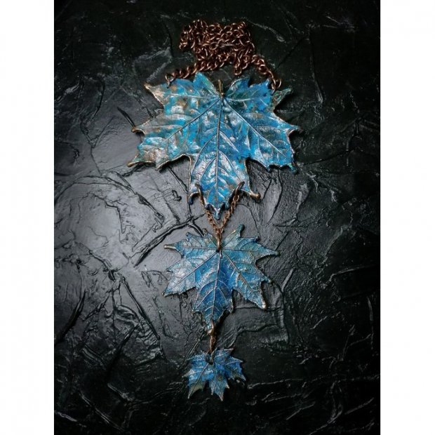 Three Maple Leaves Pendant Necklace