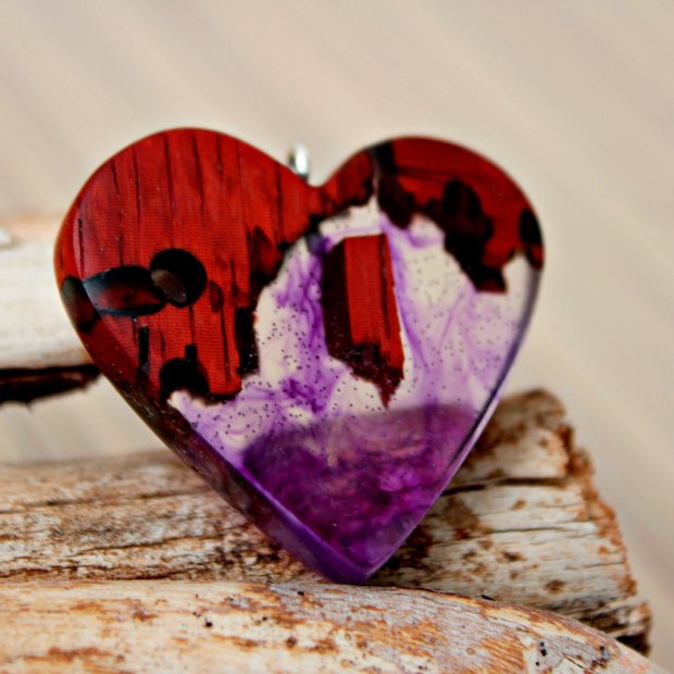 Gloomy Violet Pendant Necklace