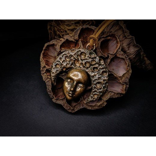 Beauty Under Moon Pendant Necklace
