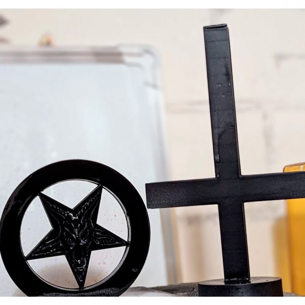 Gothic Decoration Pentagram and Satanic Cross Baphomet Sculpture Set