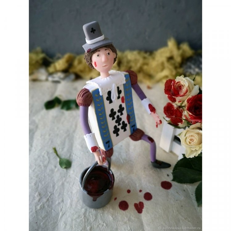Alice In Wonderland - Club Playing Card Figure