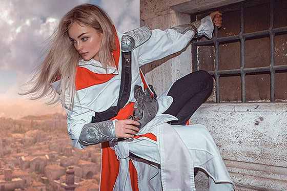 Russian Cosplay: fem ver. Ezio Auditore (Assassins Creed) by katssby